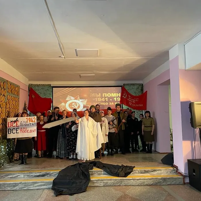  "Нам дороги эти позабыть нельзя" 