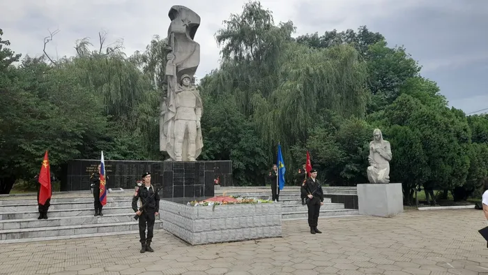 минута молчания.jpg